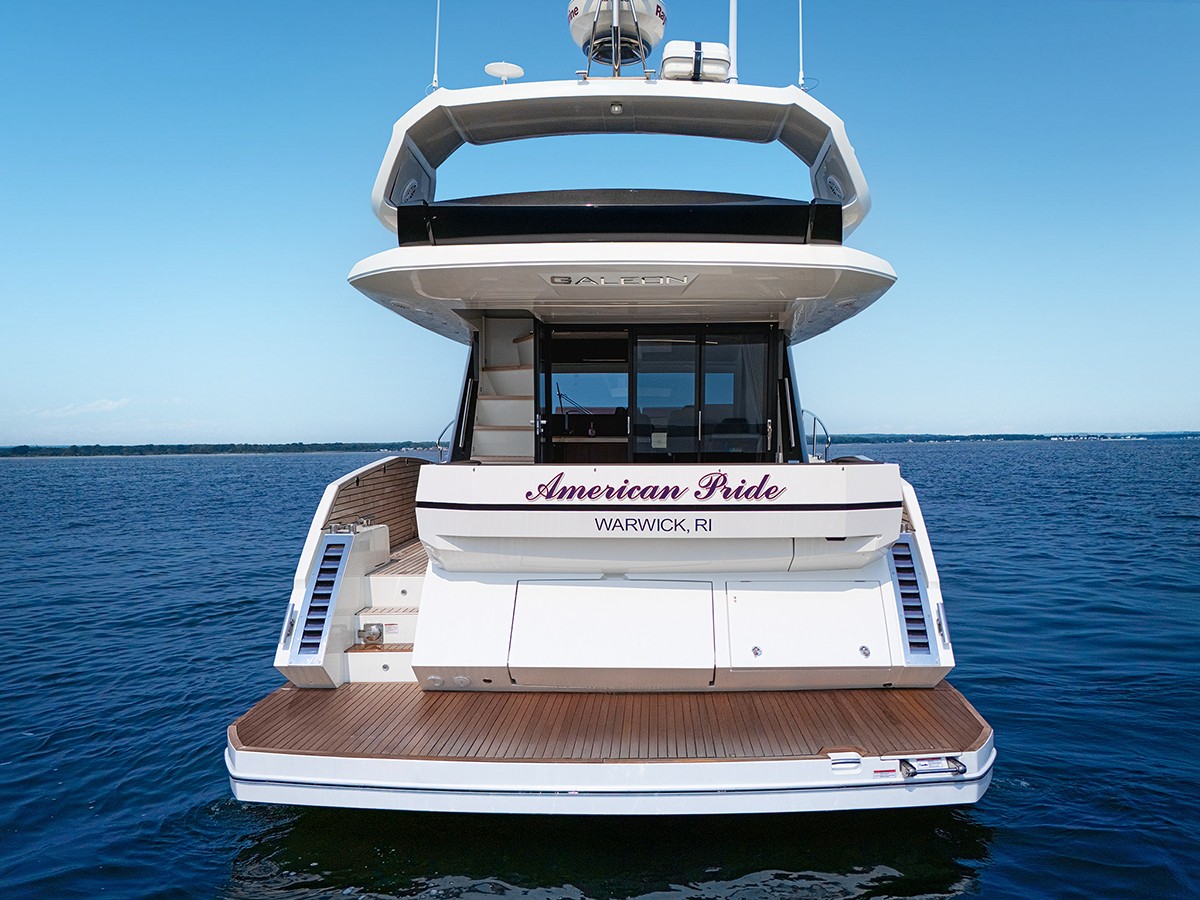 Yacht Photo 9
